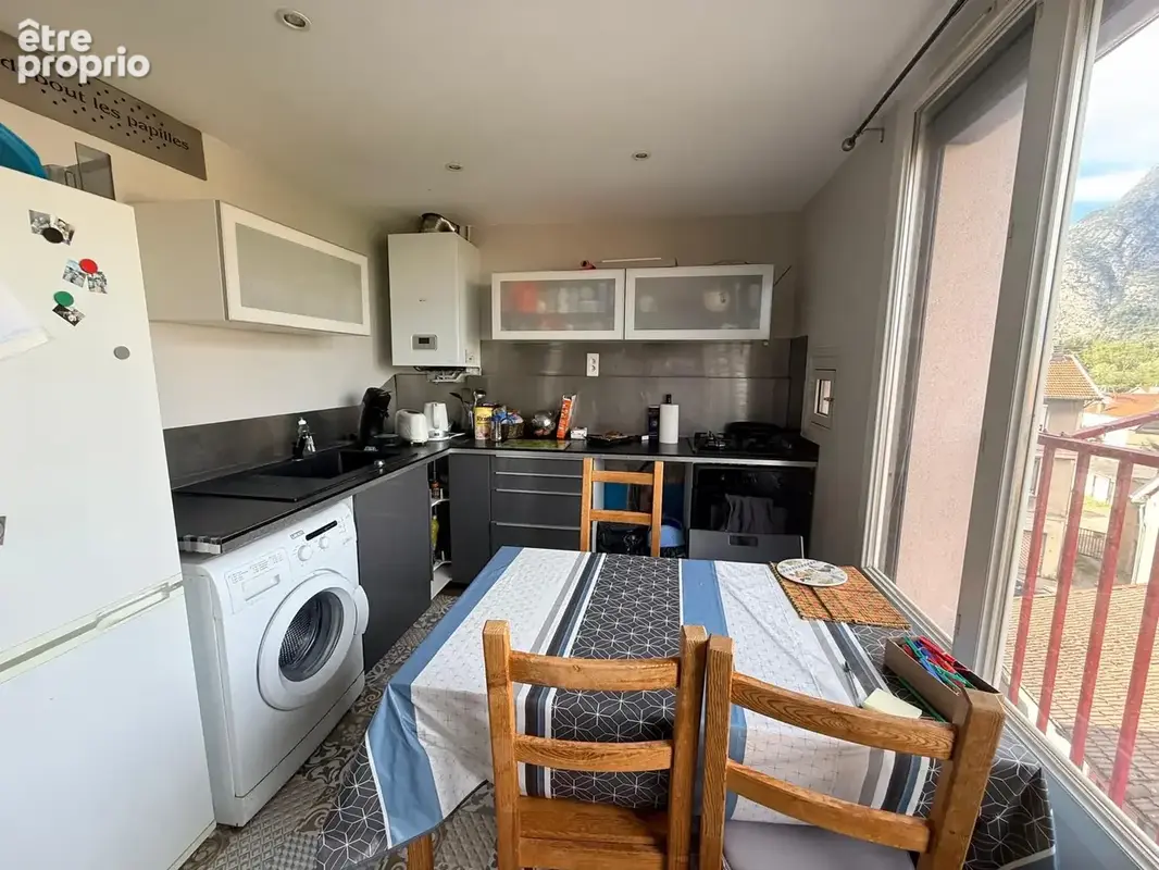 HIDRI IMMO PLUS vous propose en exclusivité un appartement 3 pièces loué avec balcon et cave à Fontaine - photo 3
