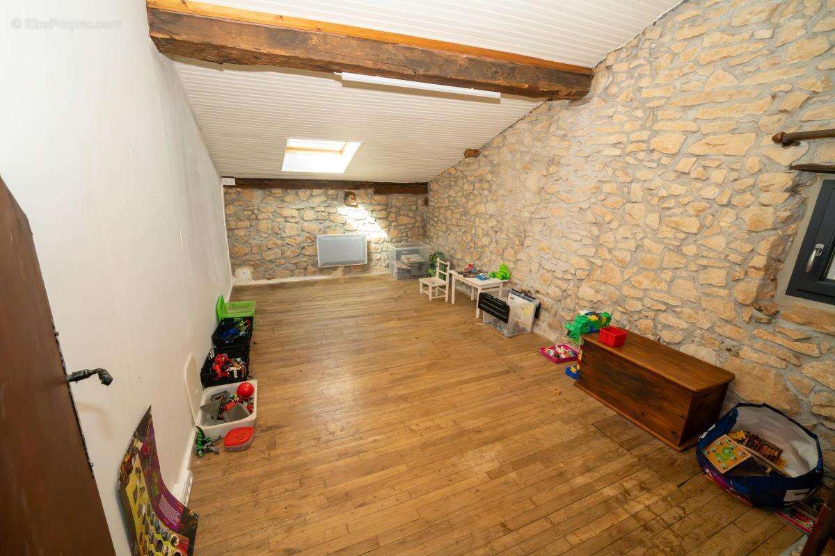 Maison 137 m² à Lussas-Et-Nontronneau  - photo 26