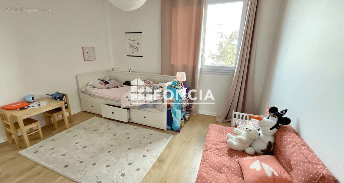 Appartement à LES CLAYES-SOUS-BOIS