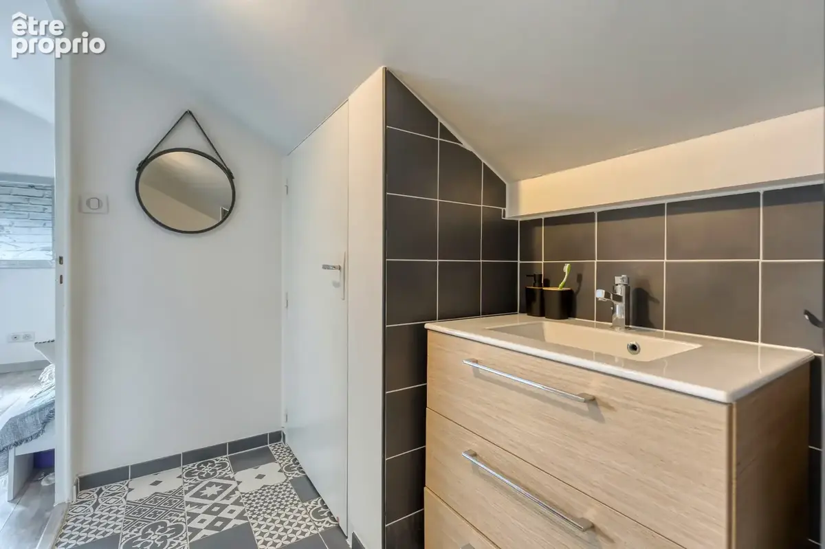 VIZILLE - Maison de 92m2 habitables + 60 m2 utiles, rénovée avec goût, disposant d'une vue dégagée et de beaux - photo 13