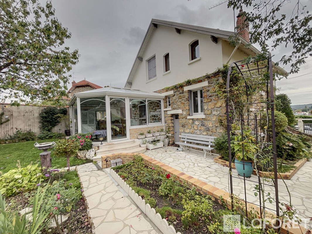 Maison à SAINT-REMY-LES-CHEVREUSE