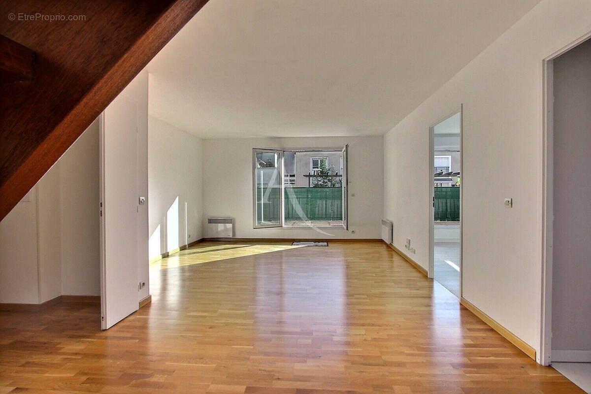 Appartement à VILLENEUVE-LA-GARENNE