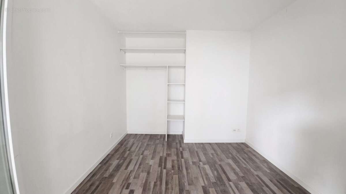 Chambre 2 - Appartement à LOGNES