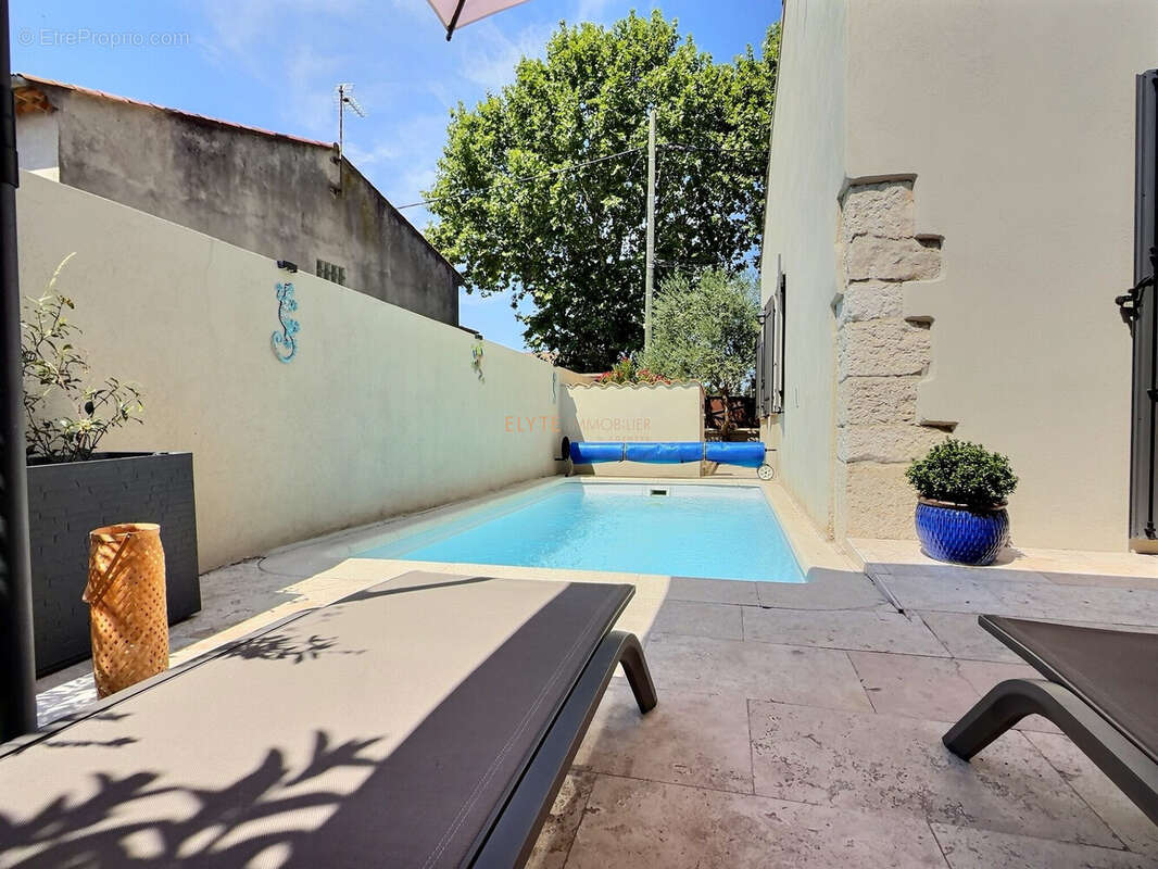 Maison 207 m² à Camps-La-Source  - photo 6