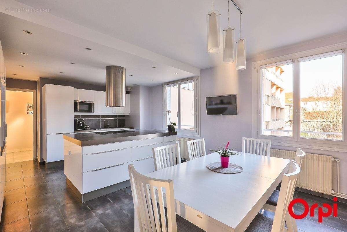 Appartement À Vendre T5 avec cave et place de stationnement - photo 3