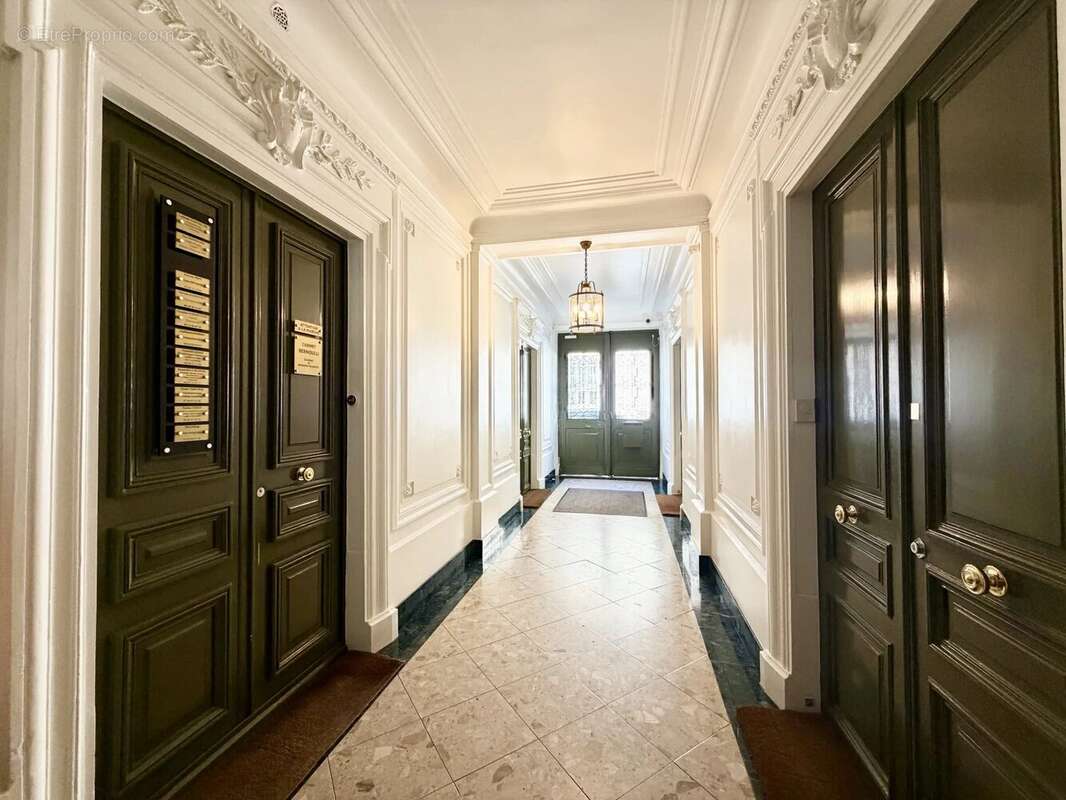 Appartement à PARIS-8E
