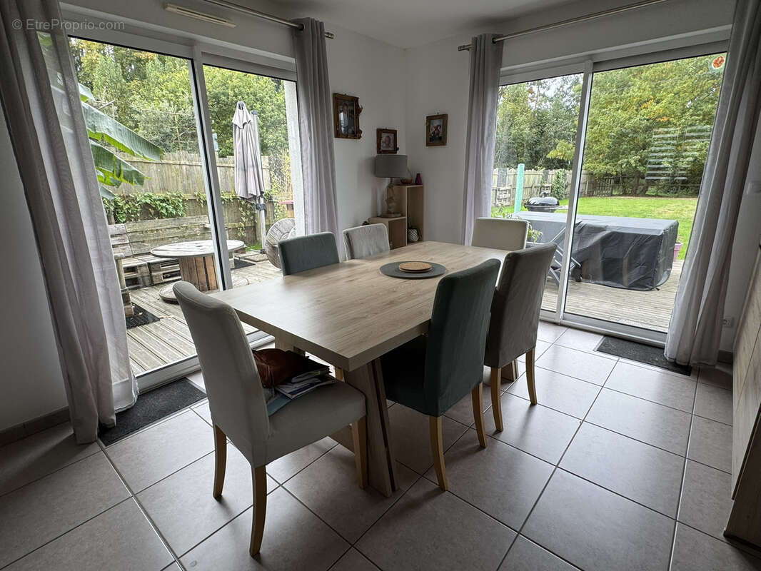 Maison à LA RIVIERE-SAINT-SAUVEUR