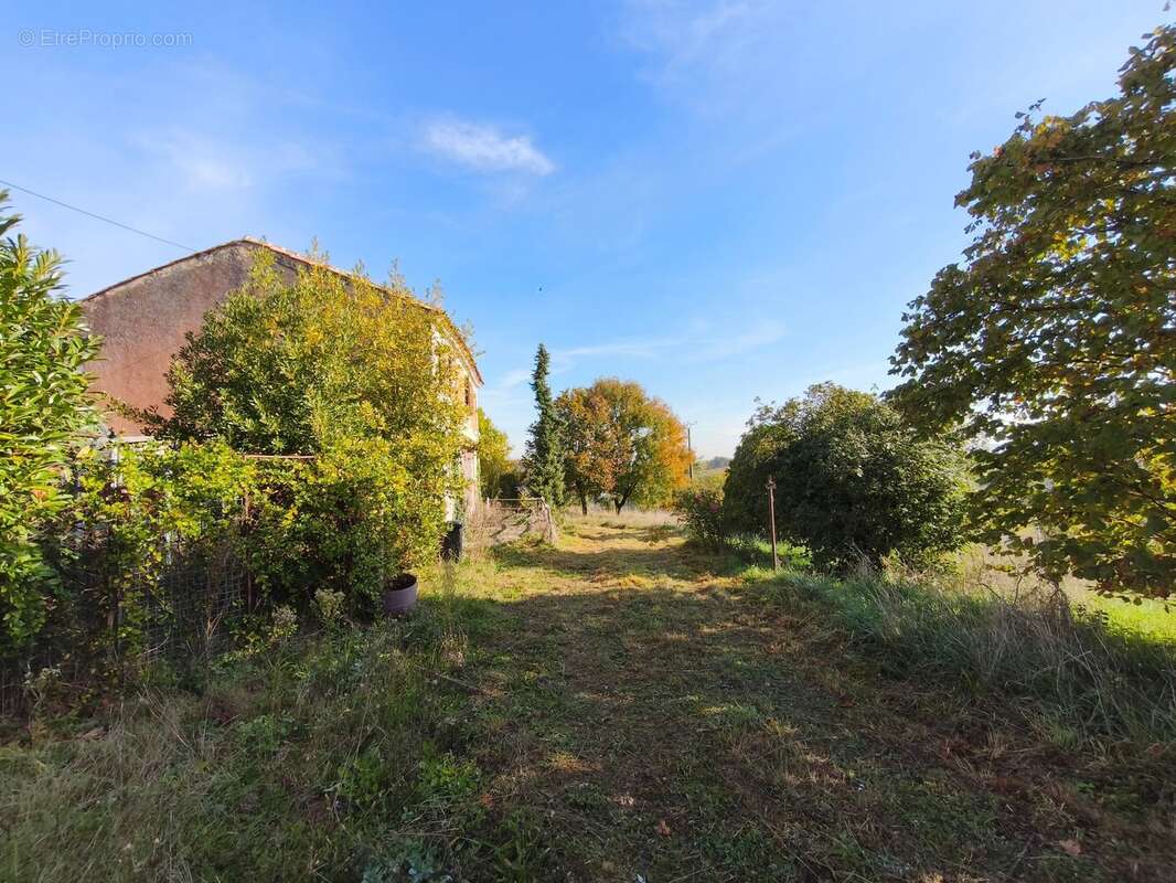 Maison à SAINT-GENIS-D'HIERSAC