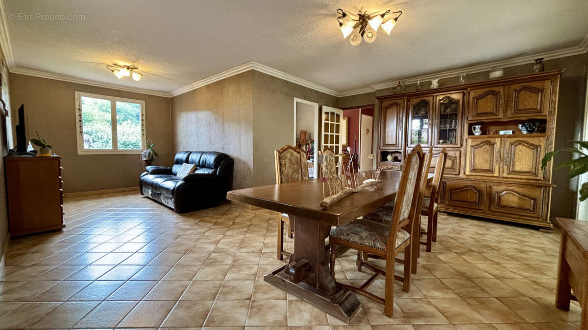 Maison à CHARMES-SUR-RHONE