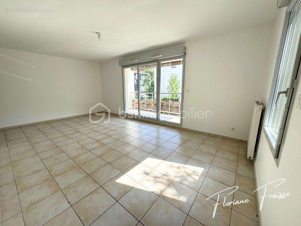 Appartement T4 de 84 m² – Terrasse – 3 Chambres – Place parking privative – Garage 30 m² en option - photo 4