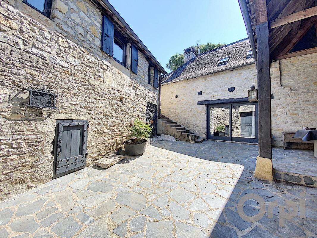 Maison à CONDAT-SUR-VEZERE