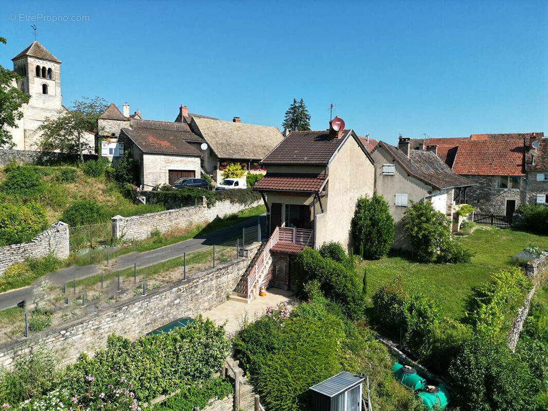 Maison à SAINT-YTHAIRE