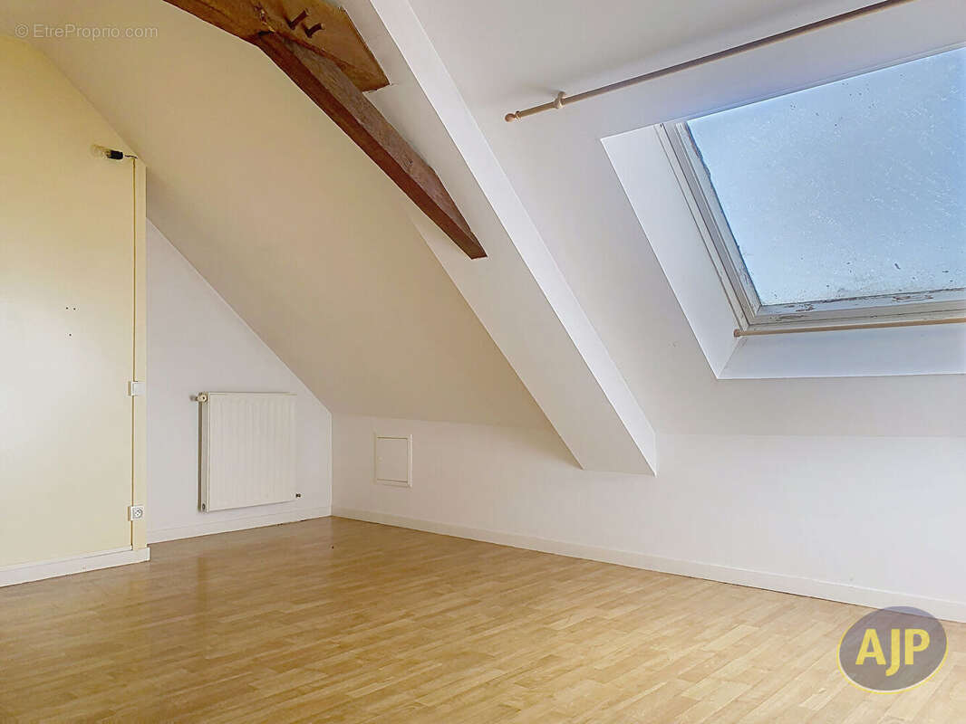 Maison à GRUGE-L'HOPITAL