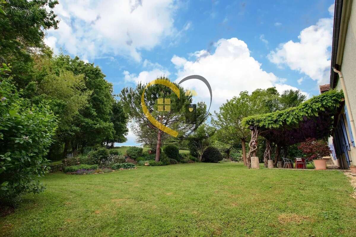 Maison à SAINT-DENIS-DE-PALIN