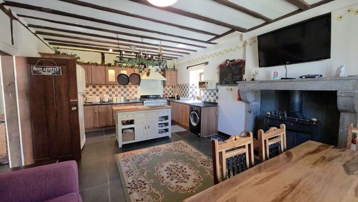 Maison à MAGNAC-LAVAL