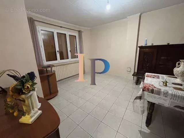 Maison à POUILLY-SOUS-CHARLIEU