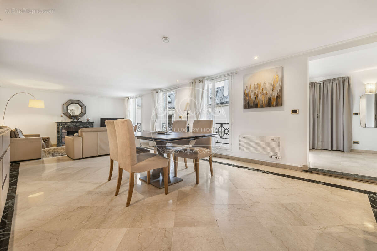 Appartement à PARIS-8E