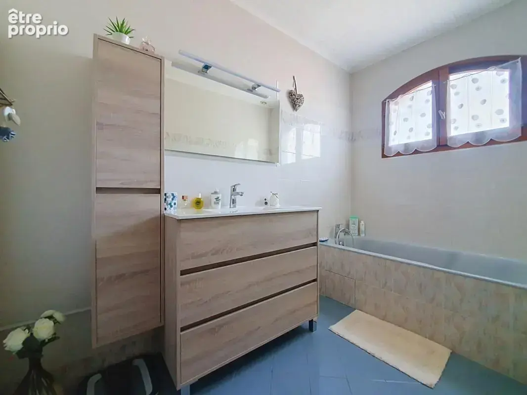 Maison - 4 Chambres - Double garage - Jardin - Piscine - Pool house - Terrasse couverte - photo 22