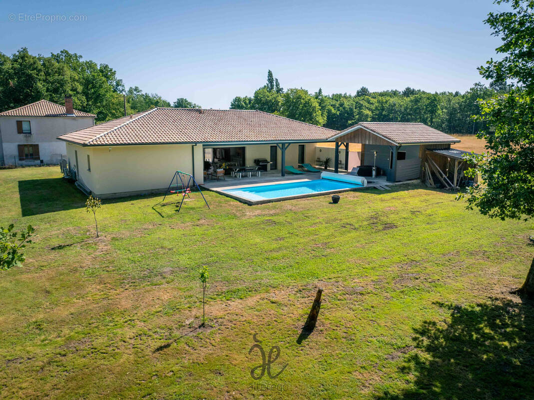 Maison à MOUSTEY