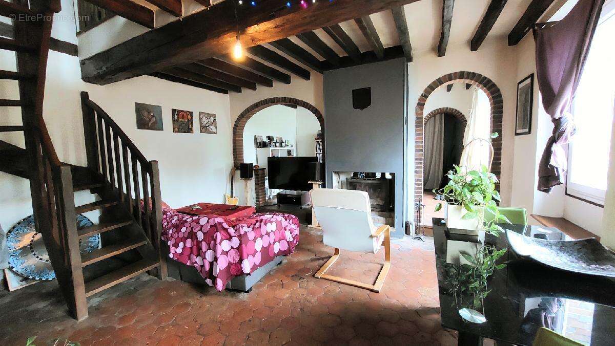 Maison à THORIGNY-SUR-OREUSE