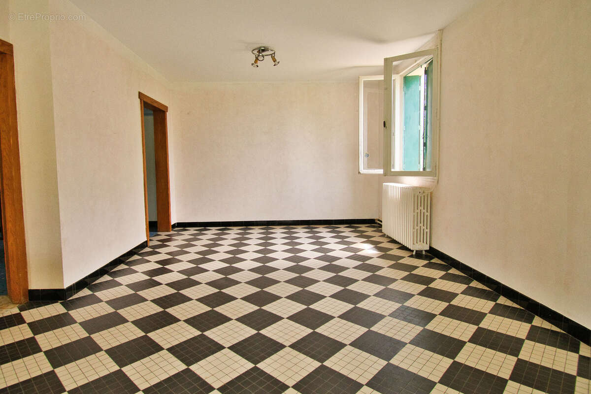 Maison à LES EGLISOTTES-ET-CHALAURES