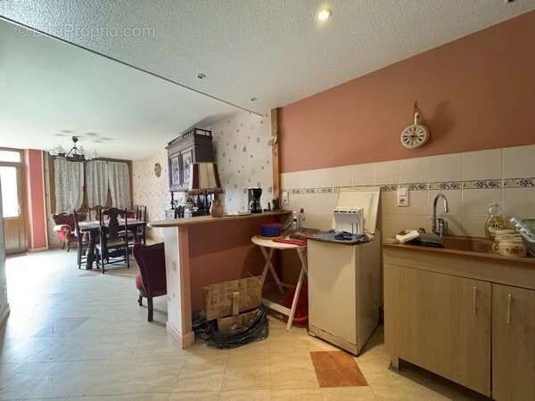 Maison avec terrain au centre de la Mure. - photo 5