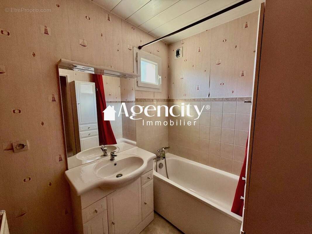 Appartement à SAINT-THIBAULT-DES-VIGNES