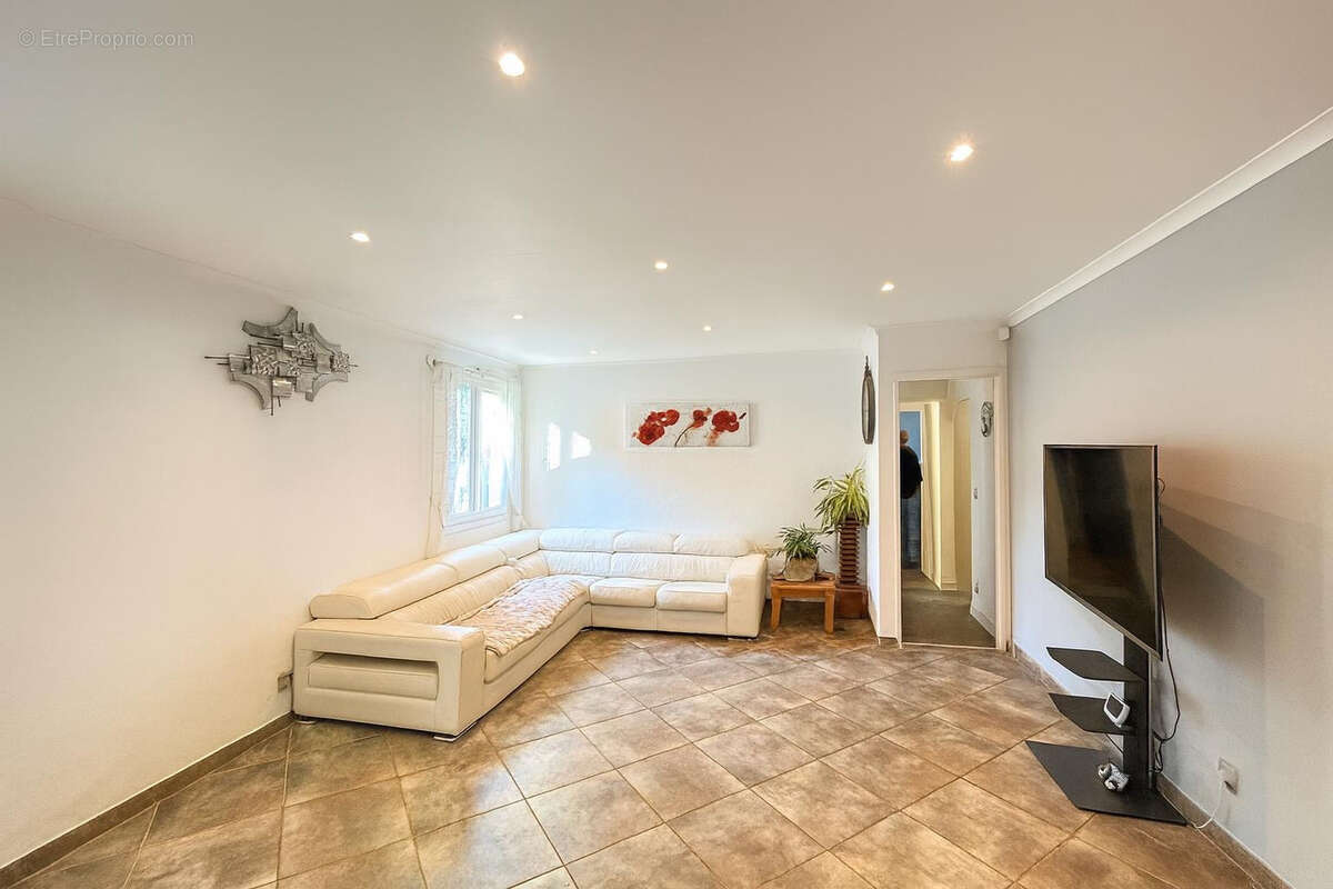 Maison à SAINTE-ANASTASIE-SUR-ISSOLE