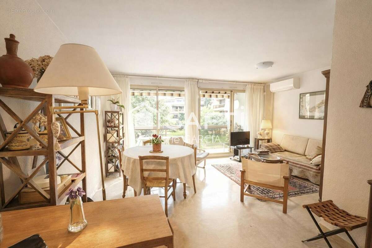Photo 2 - Appartement à NIMES