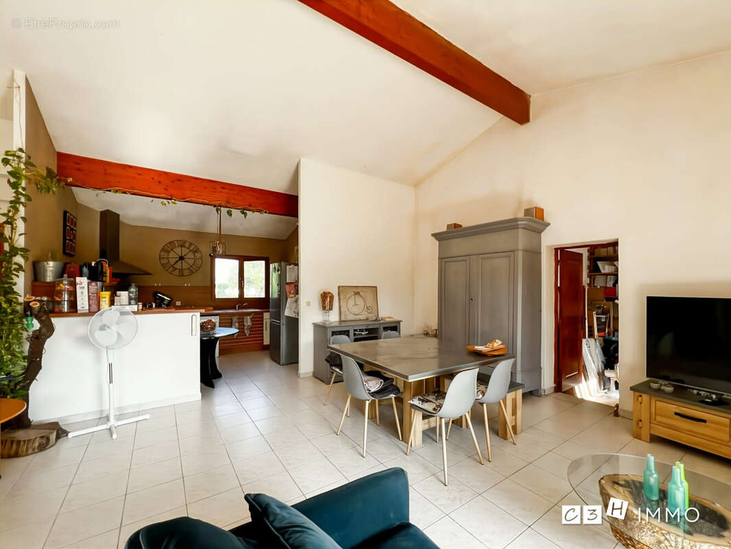 Maison 113 m² à Saint-Elix-Le-Chateau  - photo 2