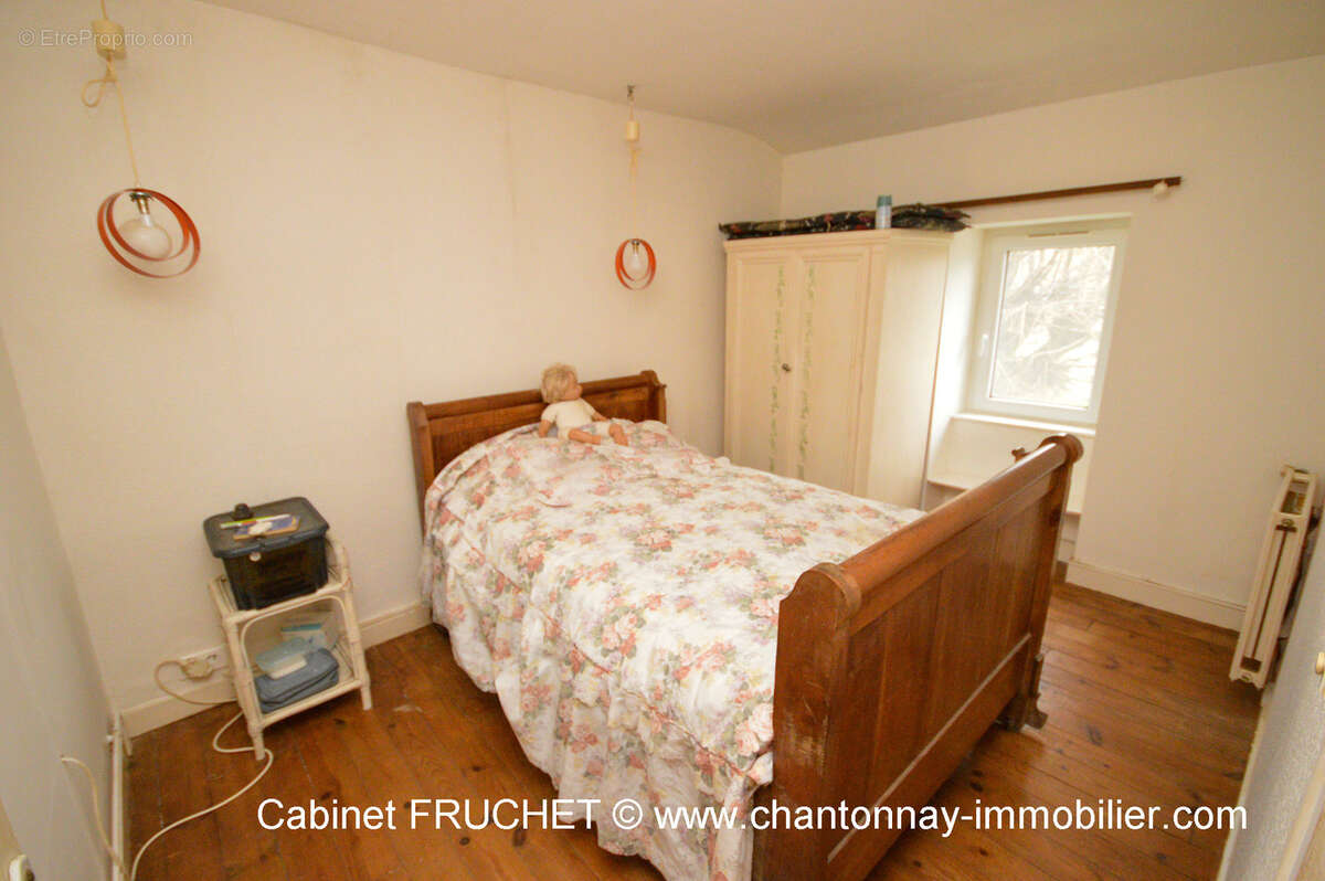 Maison à BAZOGES-EN-PAREDS