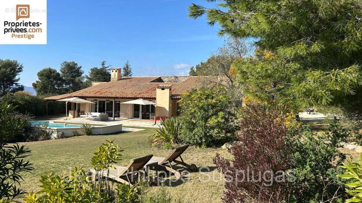 Maison à SAINT-CYR-SUR-MER