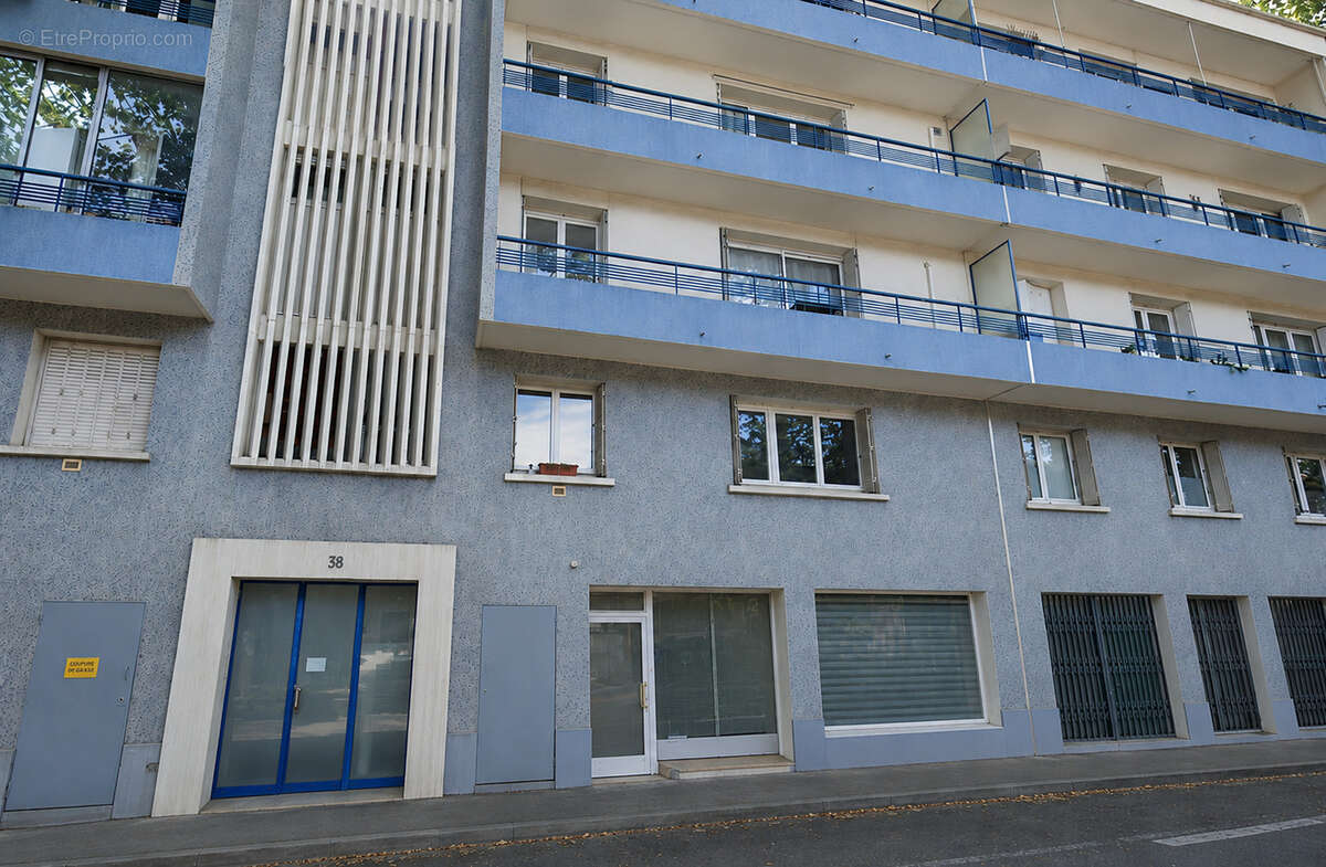 Local commercial 67m2 - photo 2