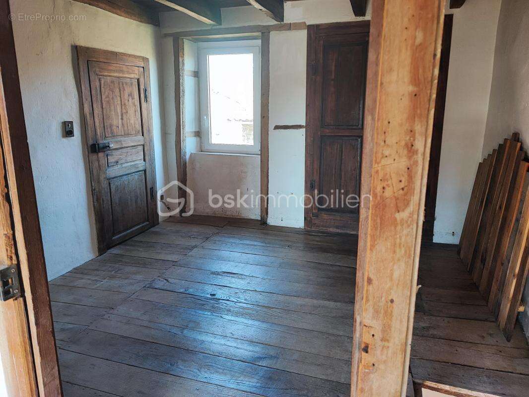 Maison à NEUVIC-ENTIER