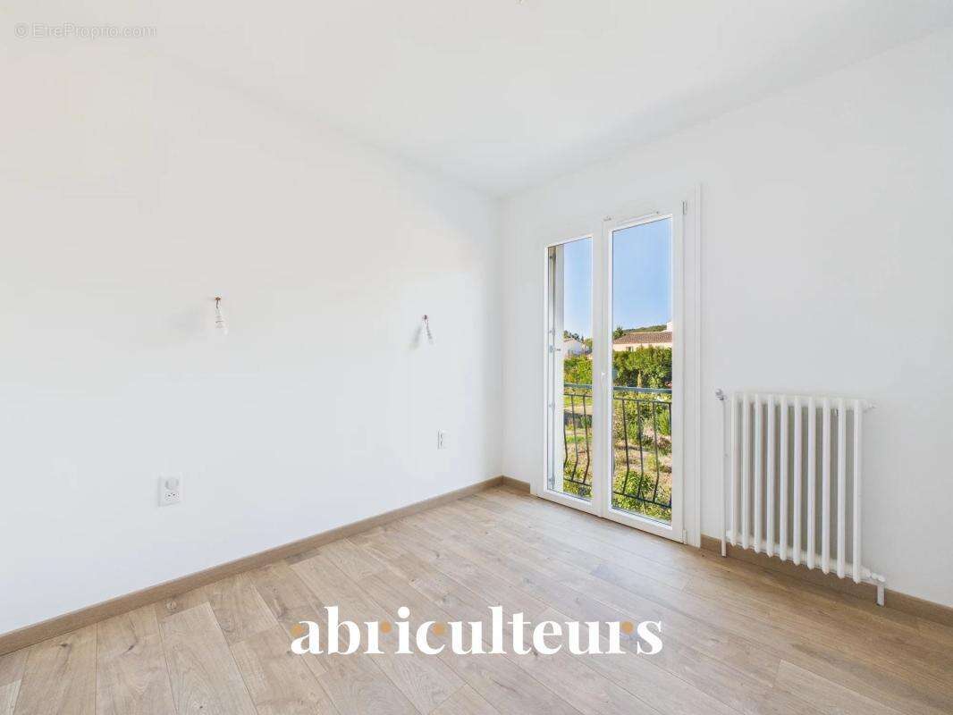Belle maison T4 avec possibilité d'aménagement, terrasses et jardin à Eguilles (13510) - photo 19