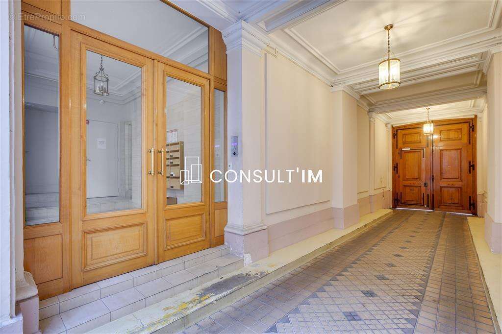 Appartement à PARIS-16E