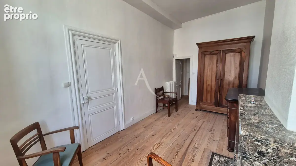 Appartement à vendre Rochefort centre-ville . Proche Place Colbert . Grenier aménageable - photo 4