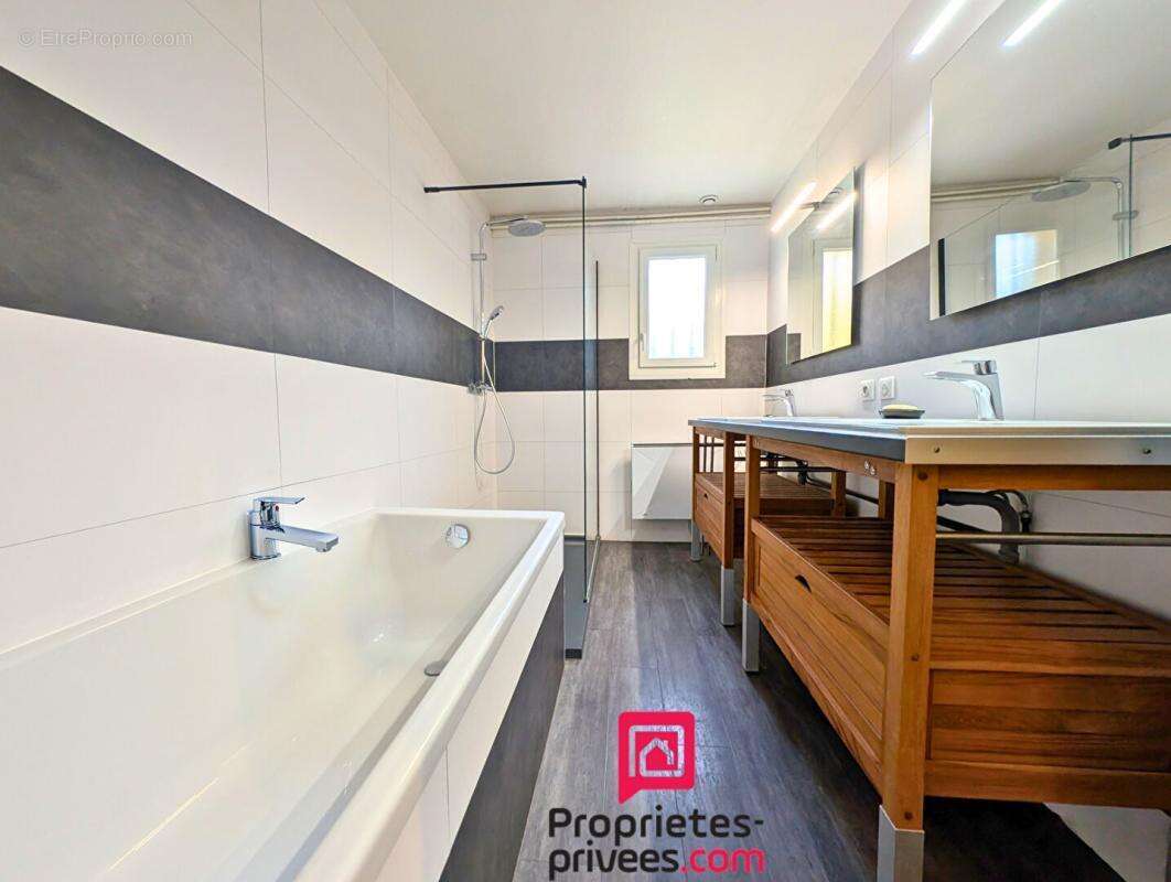 Maison à SAINTE-LUCE-SUR-LOIRE