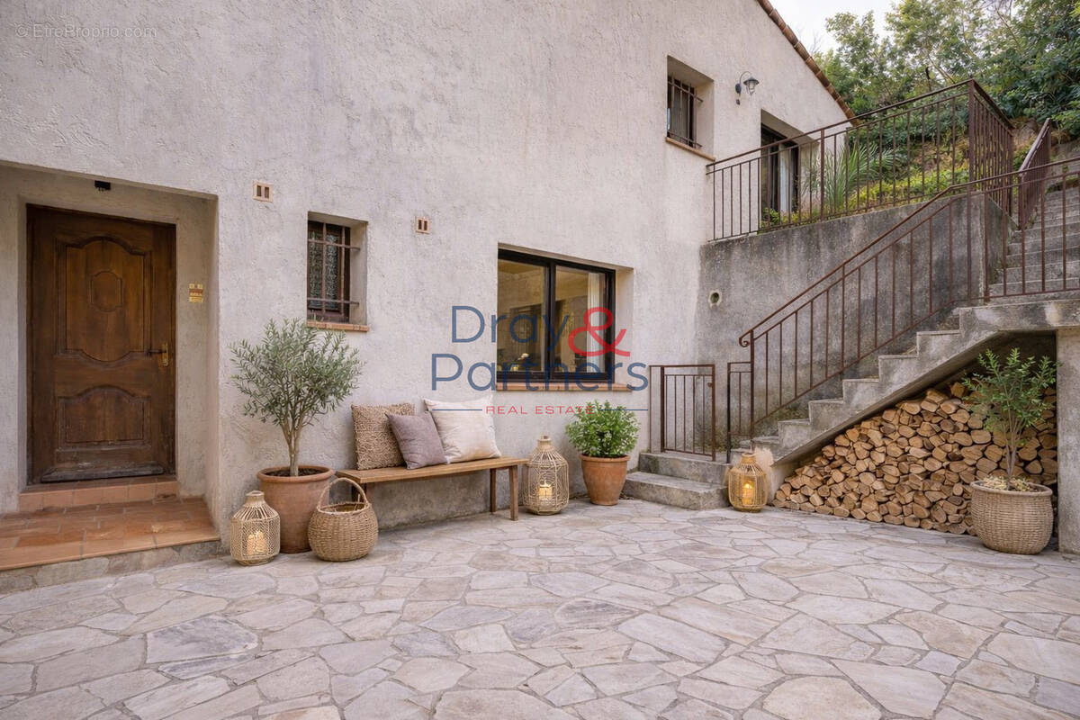 Maison à MANDELIEU-LA-NAPOULE