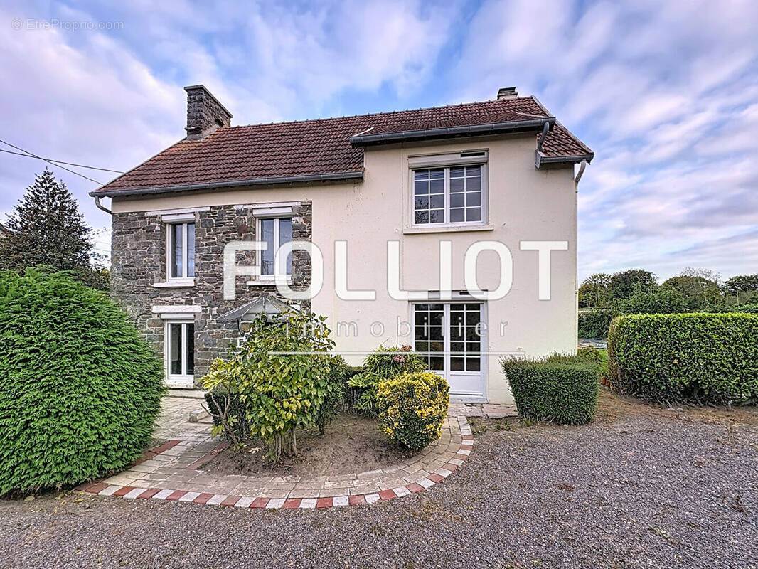 Maison à CONDE-SUR-VIRE