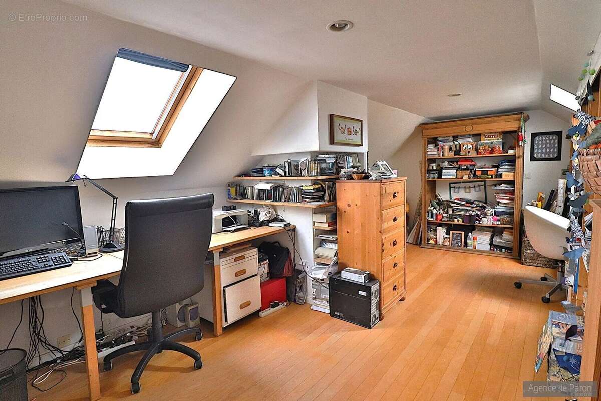 Maison à VERRIERES-LE-BUISSON