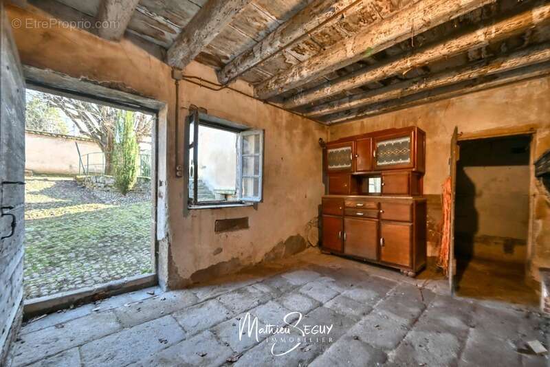 MILLERY – Beau potentiel pour cette maison P7 avec jardin, sous-sol et dépendances - photo 22