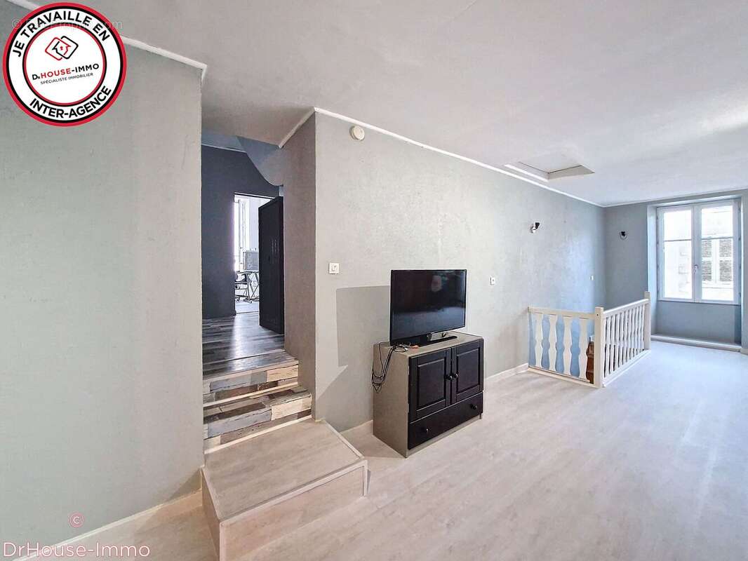 Maison 170 m² à Champdeniers-Saint-Denis  - photo 4