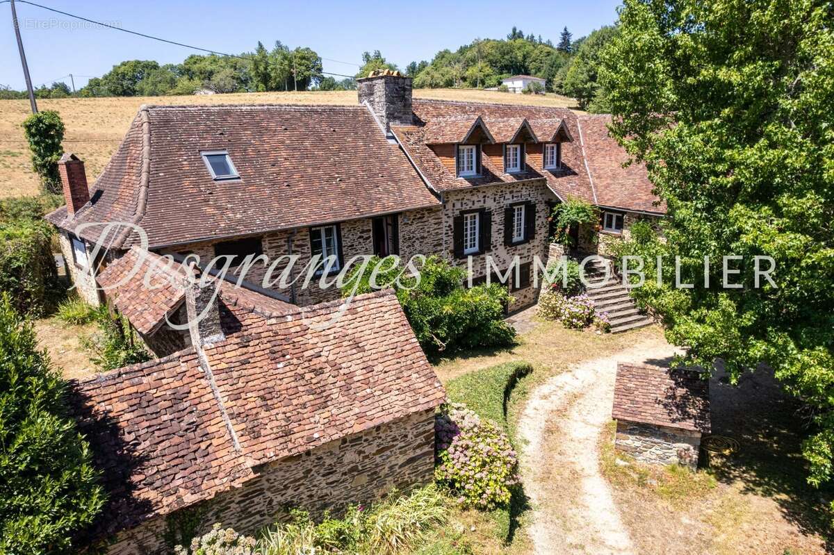 Maison 434 m² à Payzac  - photo 2