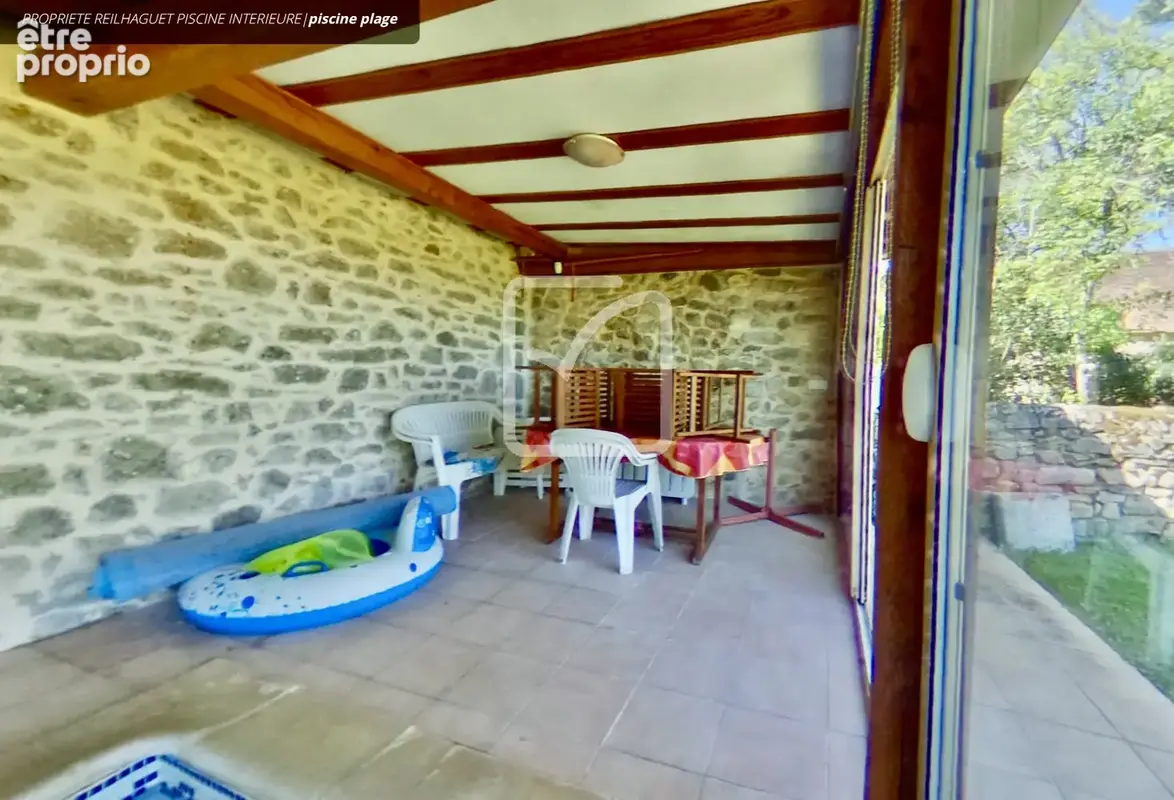 Propriété de caractère avec piscine intérieure - photo 11