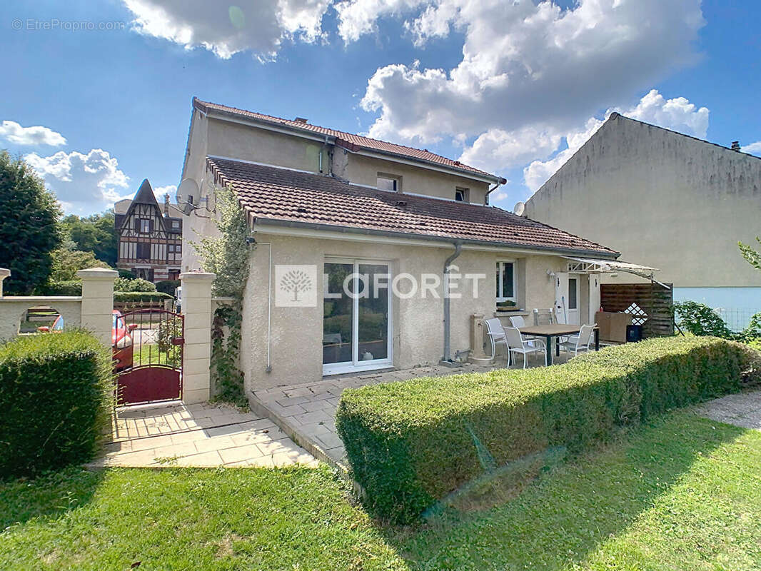 Maison à VIENNE-LE-CHATEAU