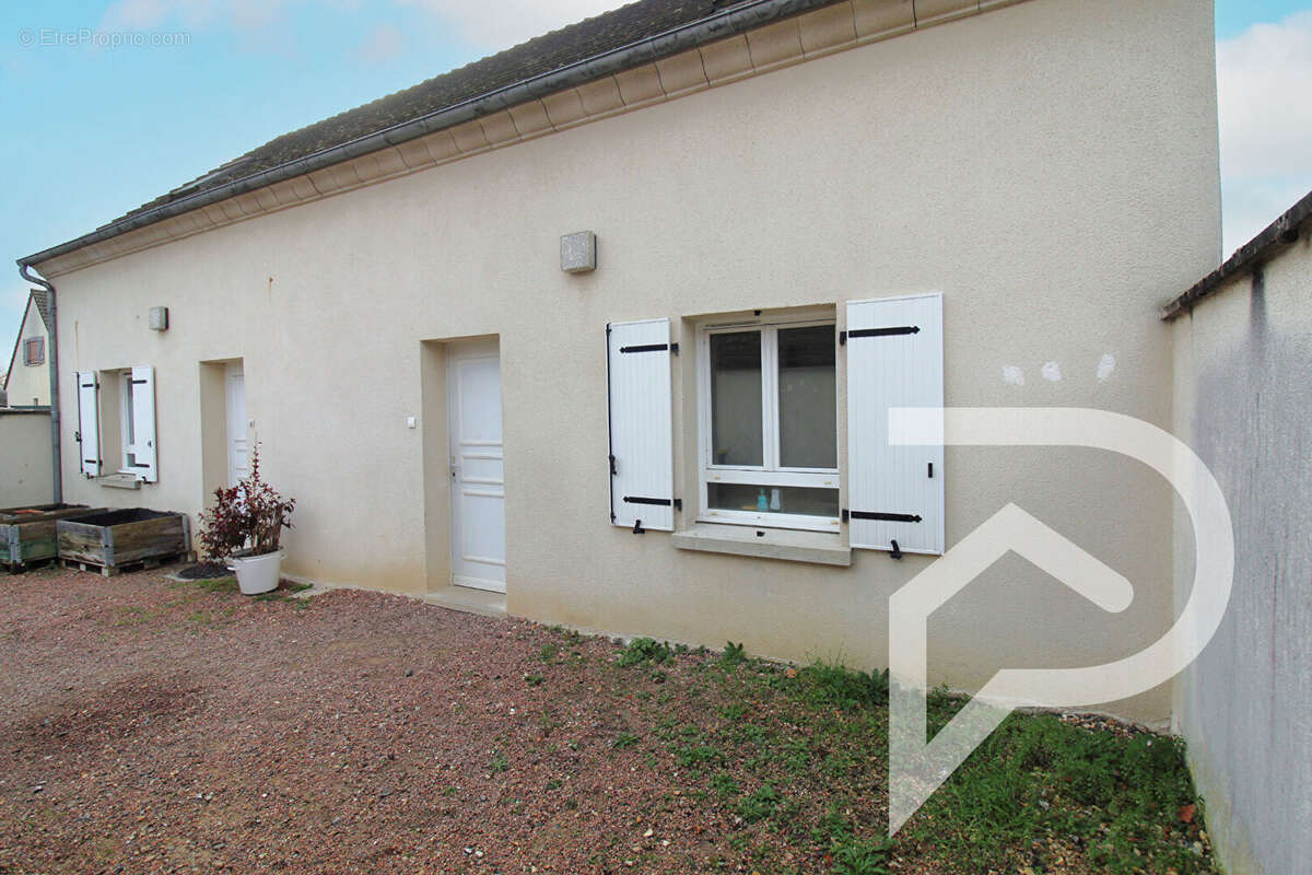 Maison à LONGUEIL-SAINTE-MARIE