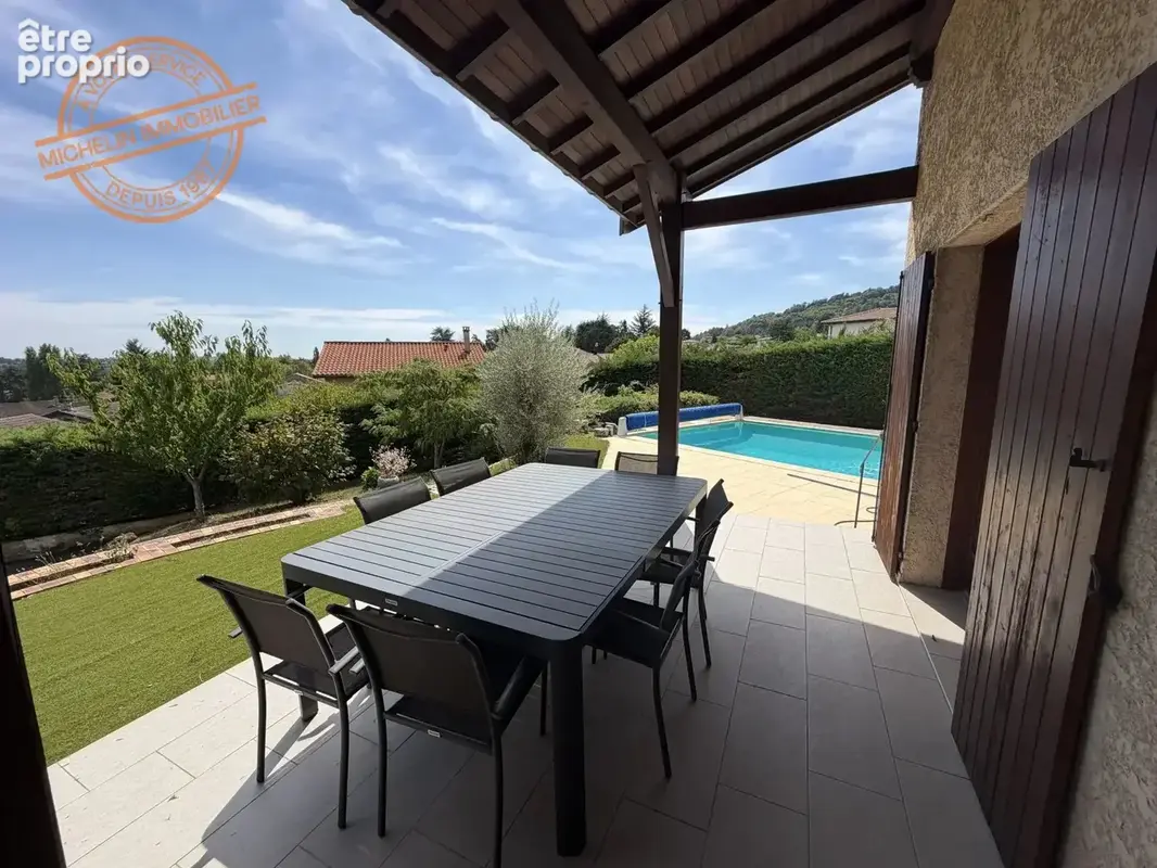 À Collonges-au-Mont-d’Or, une villa familiale avec piscine au calme - photo 3