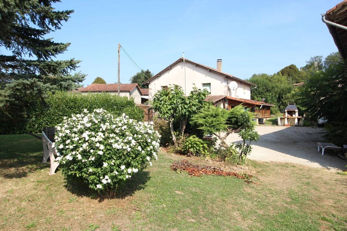 Maison à MAZEROLLES