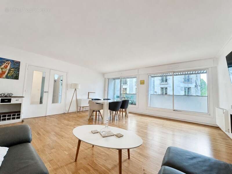 Appartement à PARIS-7E